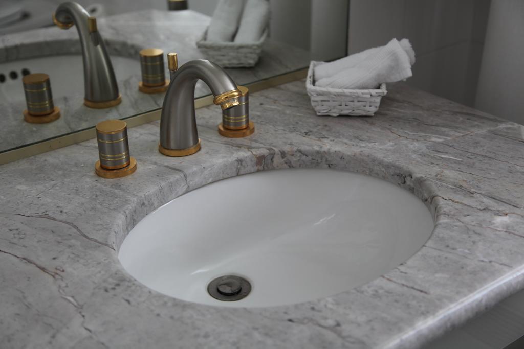 Absolue Renaissance Hotel มันญีกูร์ ภายนอก รูปภาพ